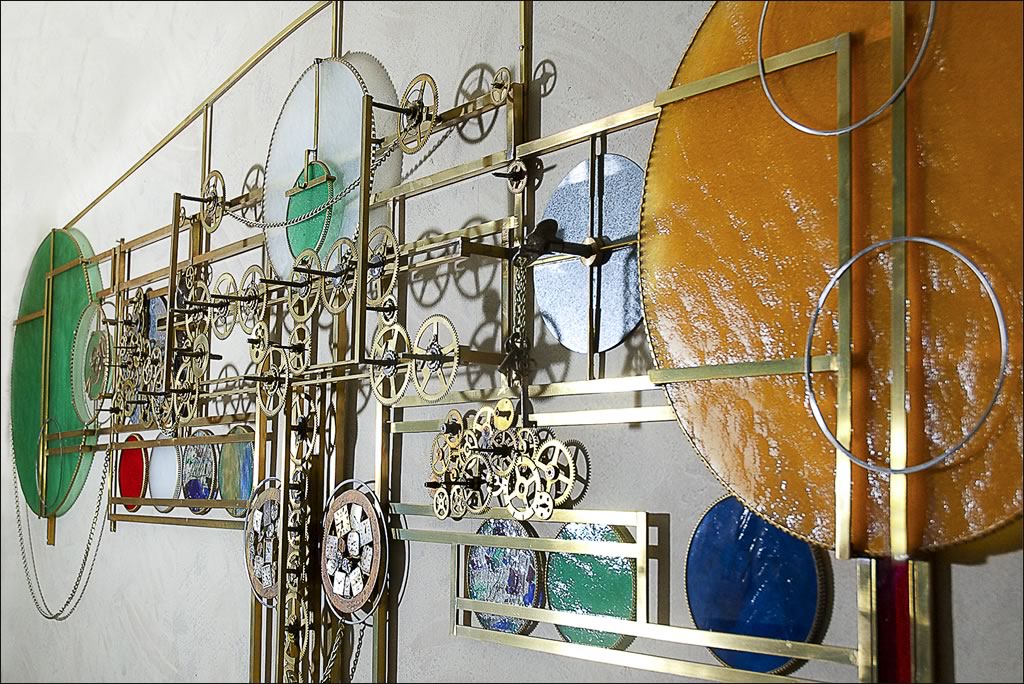 Sculpture Artist Andrea Davide created this kinetic gear art Sculpture Artist Andrea Davide created this kinetic gear art